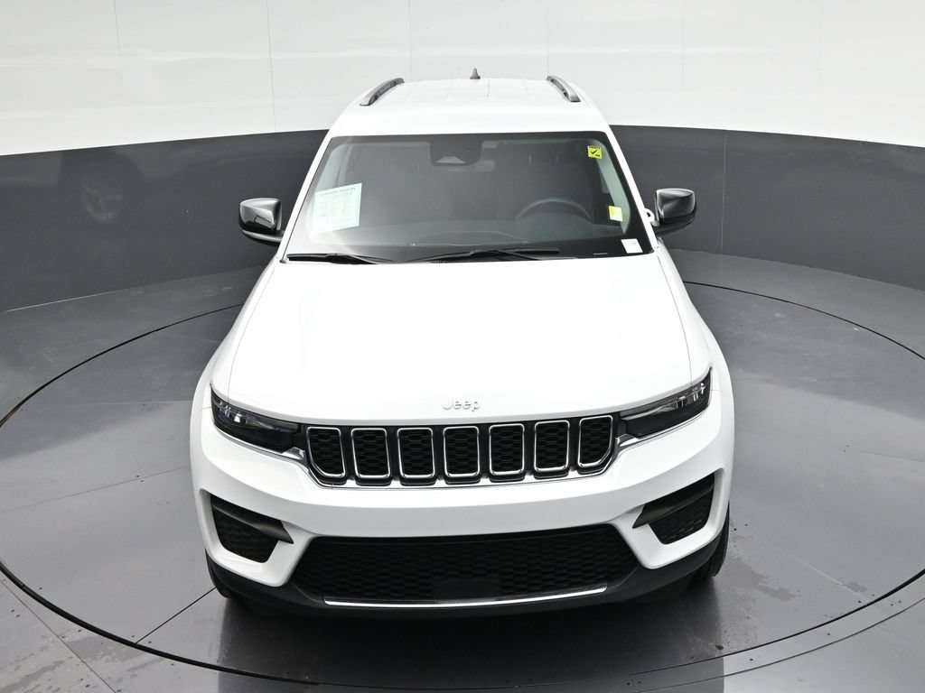 Used 2023 Jeep Grand Cherokee Laredo AWD/4WD image 30