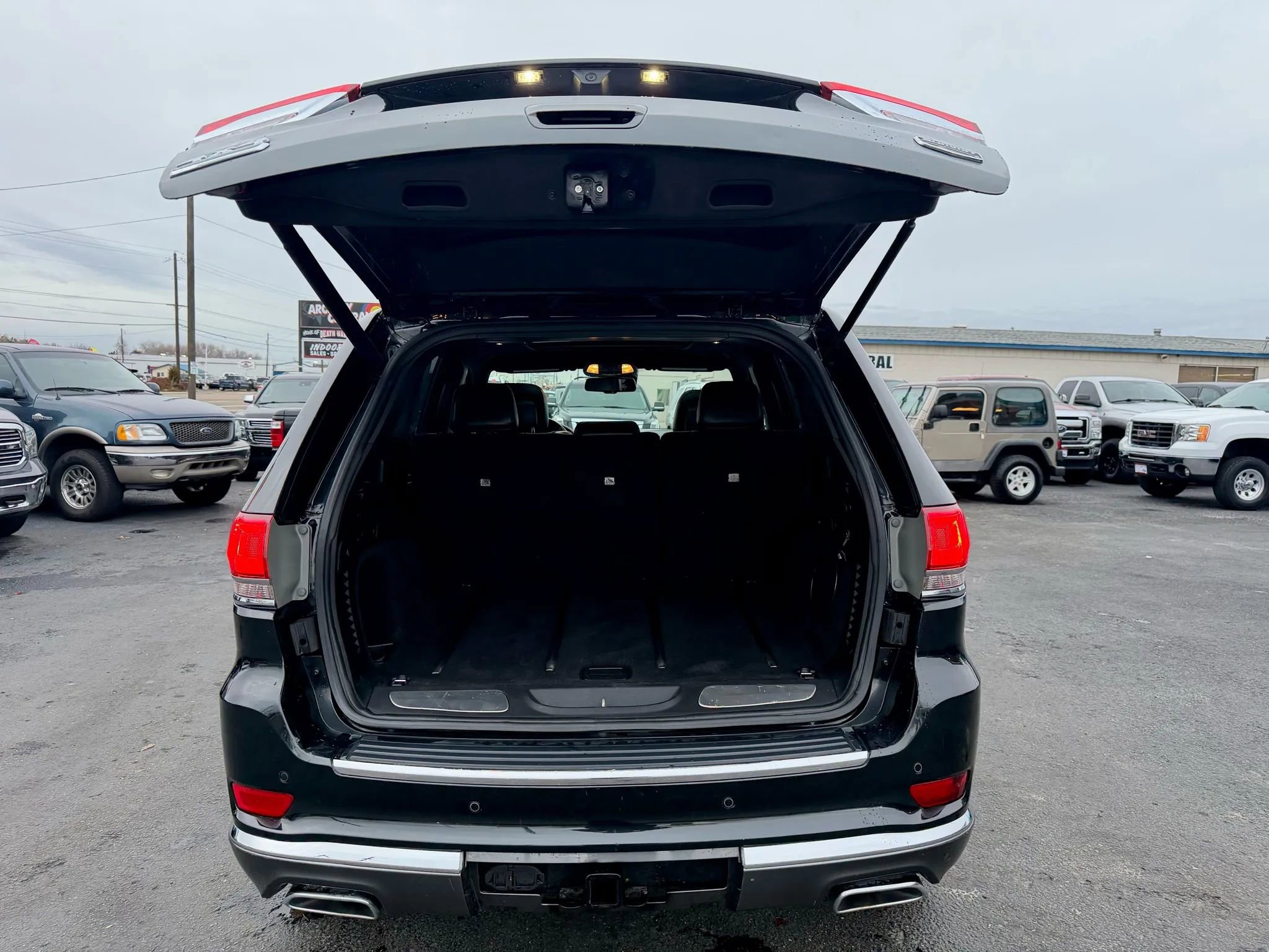 Used 2016 Jeep Grand Cherokee Summit image 5