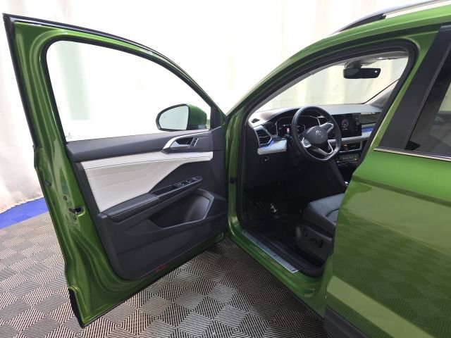 Certified 2025 Volkswagen Taos SEL w/ Black Wheel Plus Package image 11