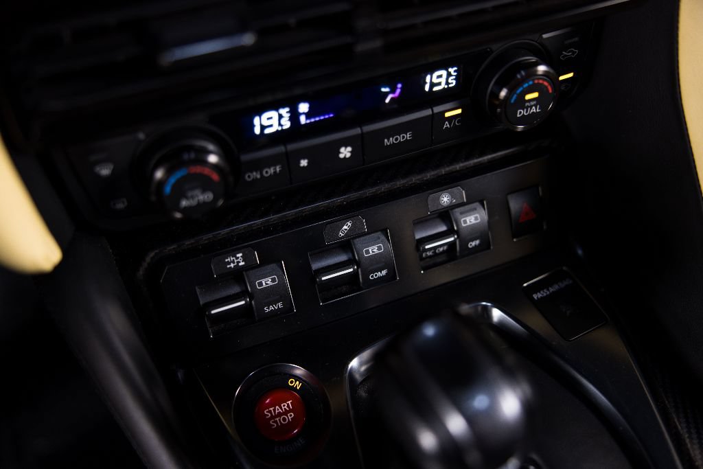 Used 2018 Nissan GT-R Premium AWD/4WD image 26