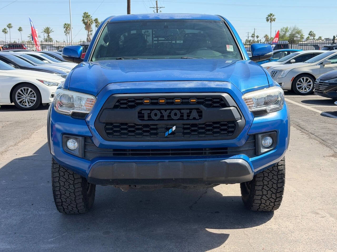 Used 2017 Toyota Tacoma TRD Off-Road w/ Premium & Technology Package AWD/4WD image 14