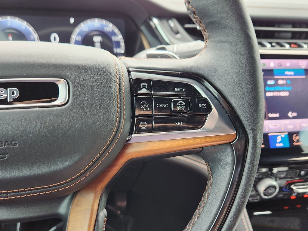 Used 2025 Jeep Grand Cherokee L Summit image 28