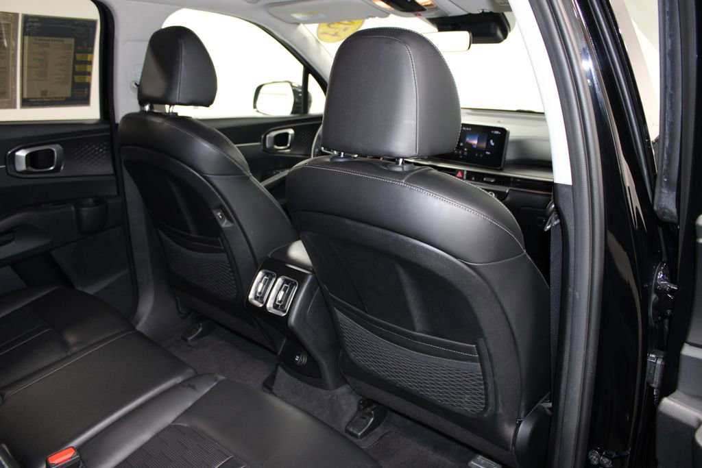 Used 2024 Kia Sorento S image 29
