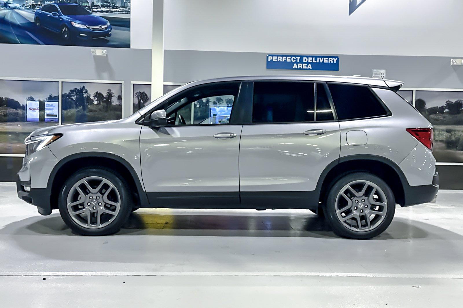Used 2023 Honda Passport EX-L image 2