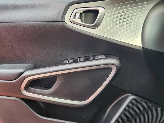 Used 2023 Kia Soul LX image 19