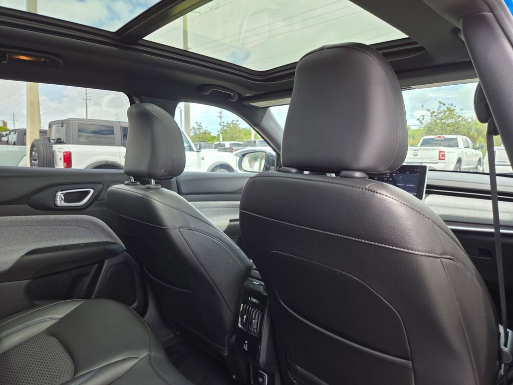 Used 2023 Jeep Compass Latitude w/ Sun and Sound Group image 12