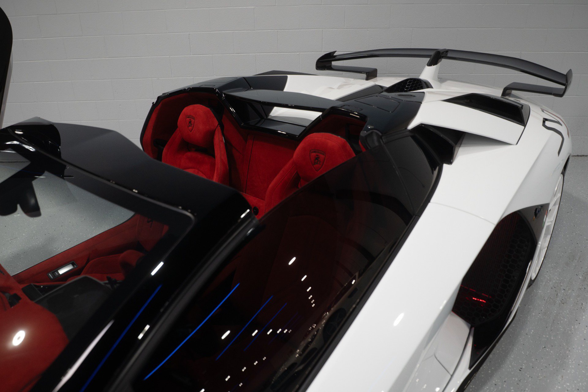 Used 2020 Lamborghini Aventador SVJ AWD/4WD image 25