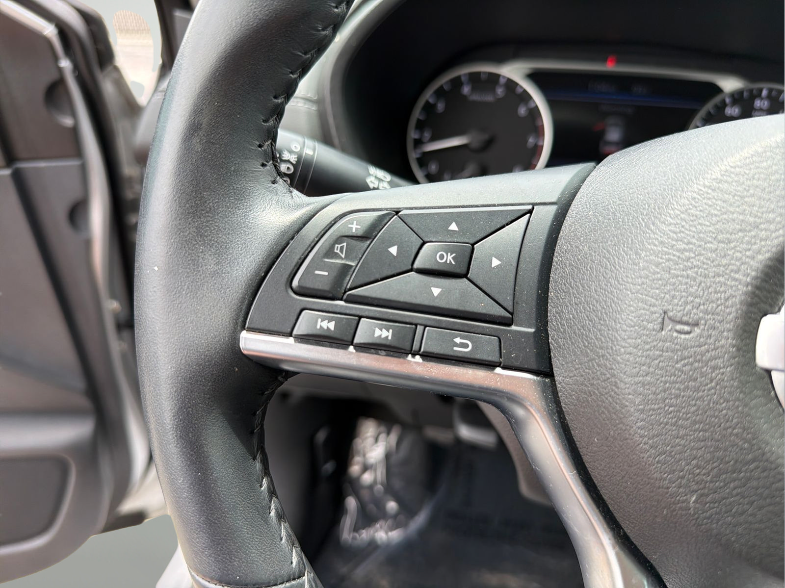 Certified 2021 Nissan Sentra SV FWD image 13