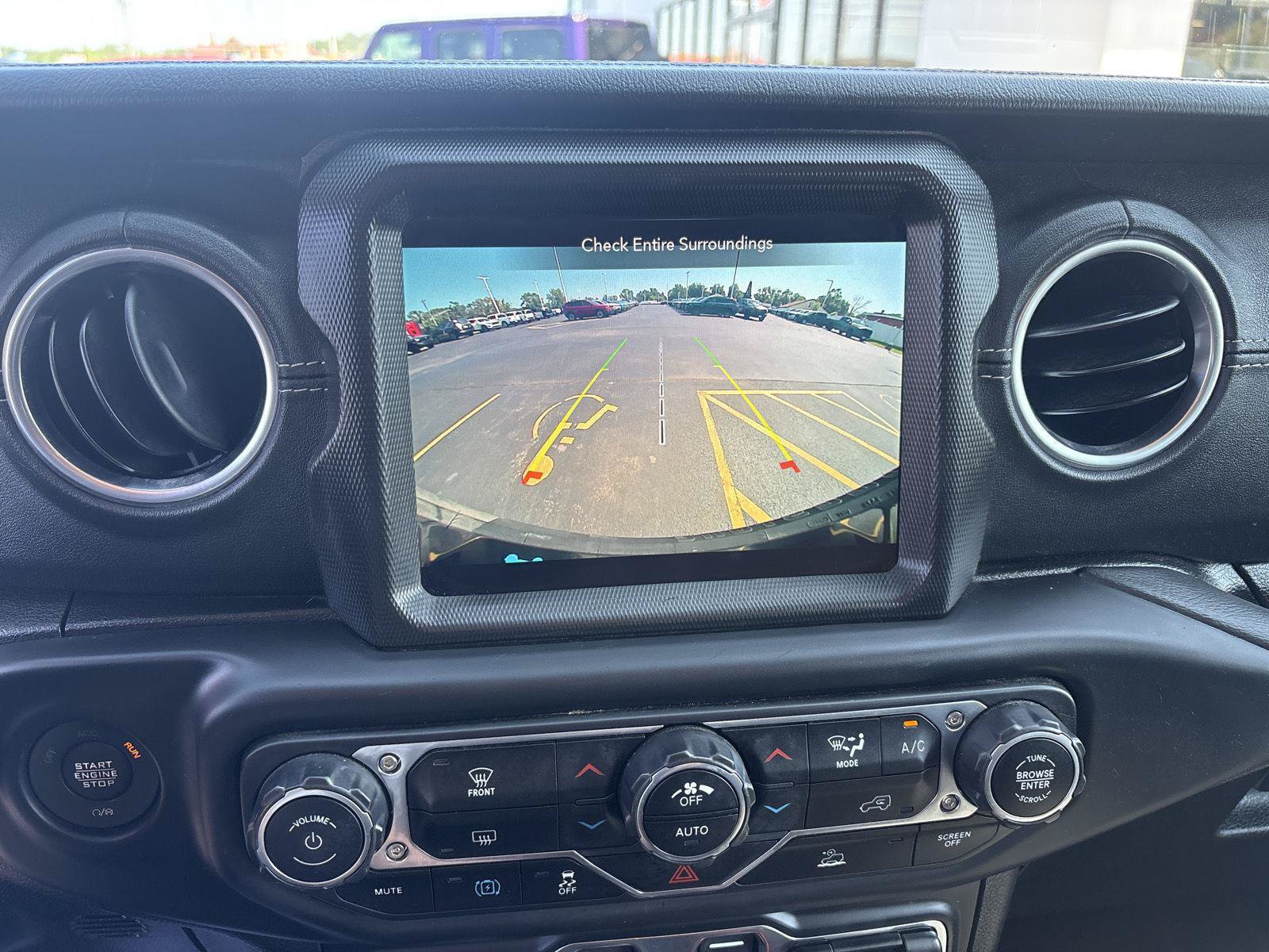 Used 2022 Jeep Wrangler Unlimited Sahara AWD/4WD image 22