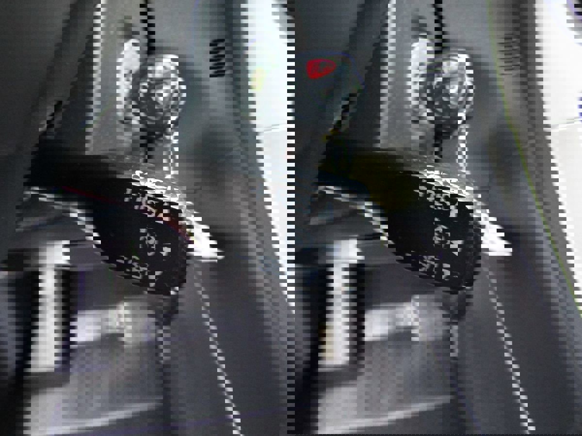 Used 2009 Pontiac Vibe w/ Sun And Sound Package image 7