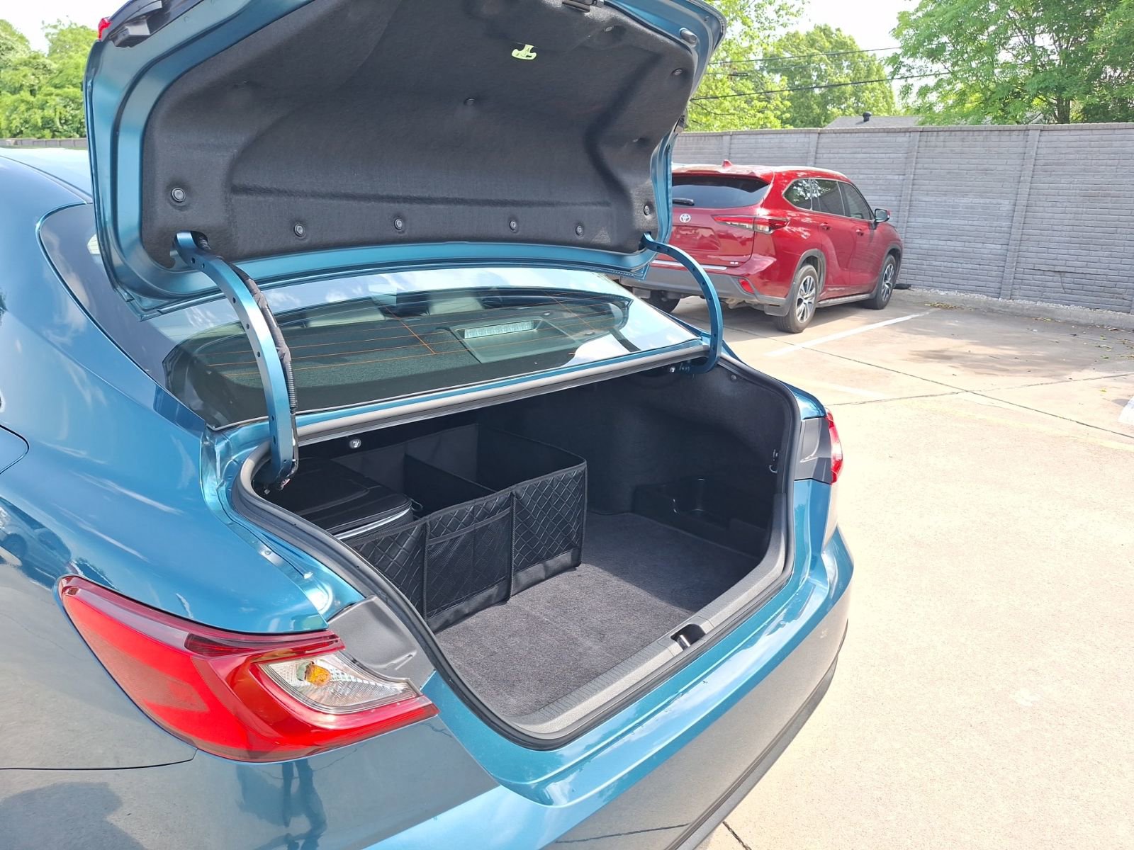 Used 2025 Toyota Camry SE w/ Convenience Package FWD image 34