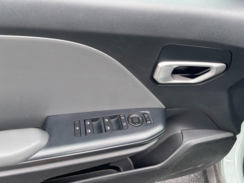 Used 2025 Kia K4 FWD image 9