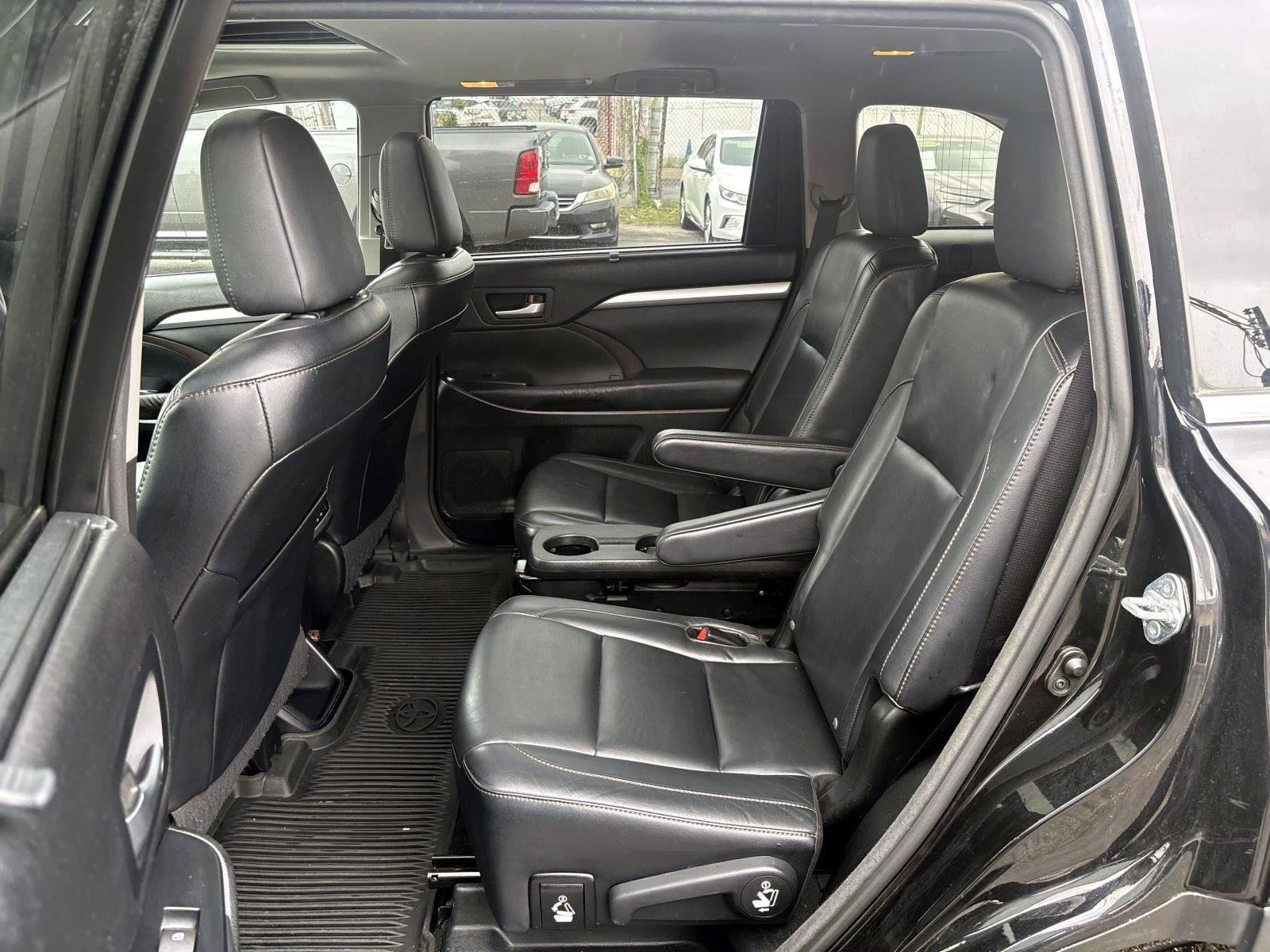 Used 2015 Toyota Highlander XLE AWD/4WD image 29