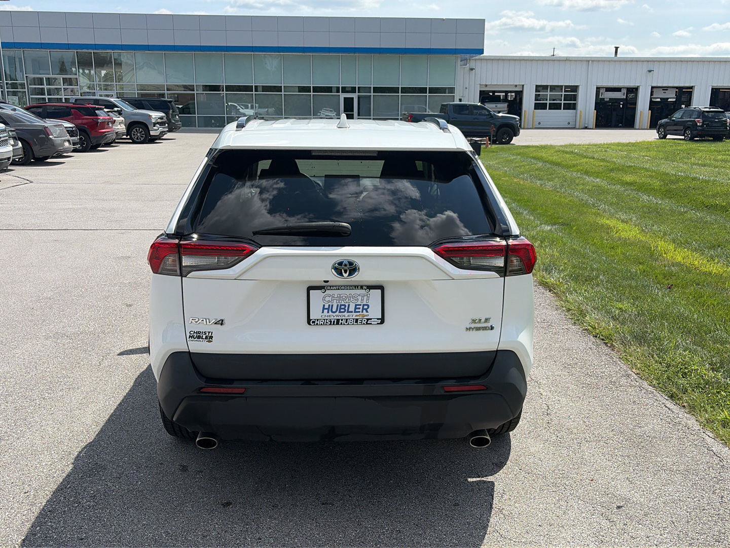 Used 2022 Toyota RAV4 XLE w/ Convenience Package AWD/4WD image 4