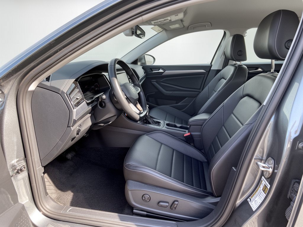 Certified 2024 Volkswagen Jetta SE FWD image 5
