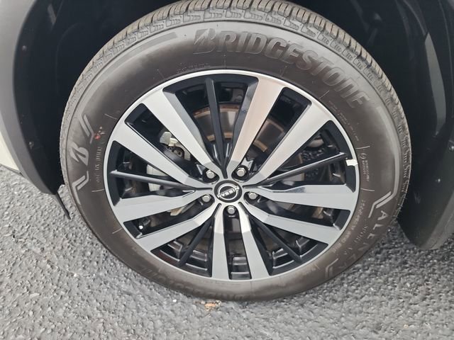 Used 2024 Nissan Pathfinder Platinum w/ Cargo Package image 36