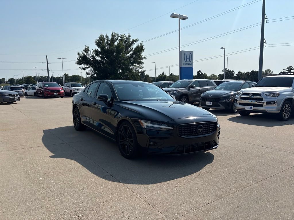 Used 2019 Volvo S60 T6 R-Design AWD/4WD image 3