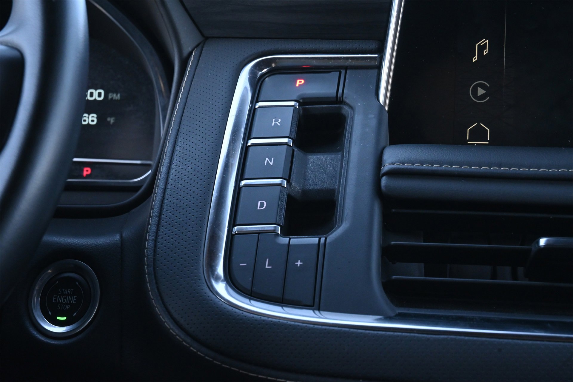 Used 2024 GMC Yukon SLT image 11