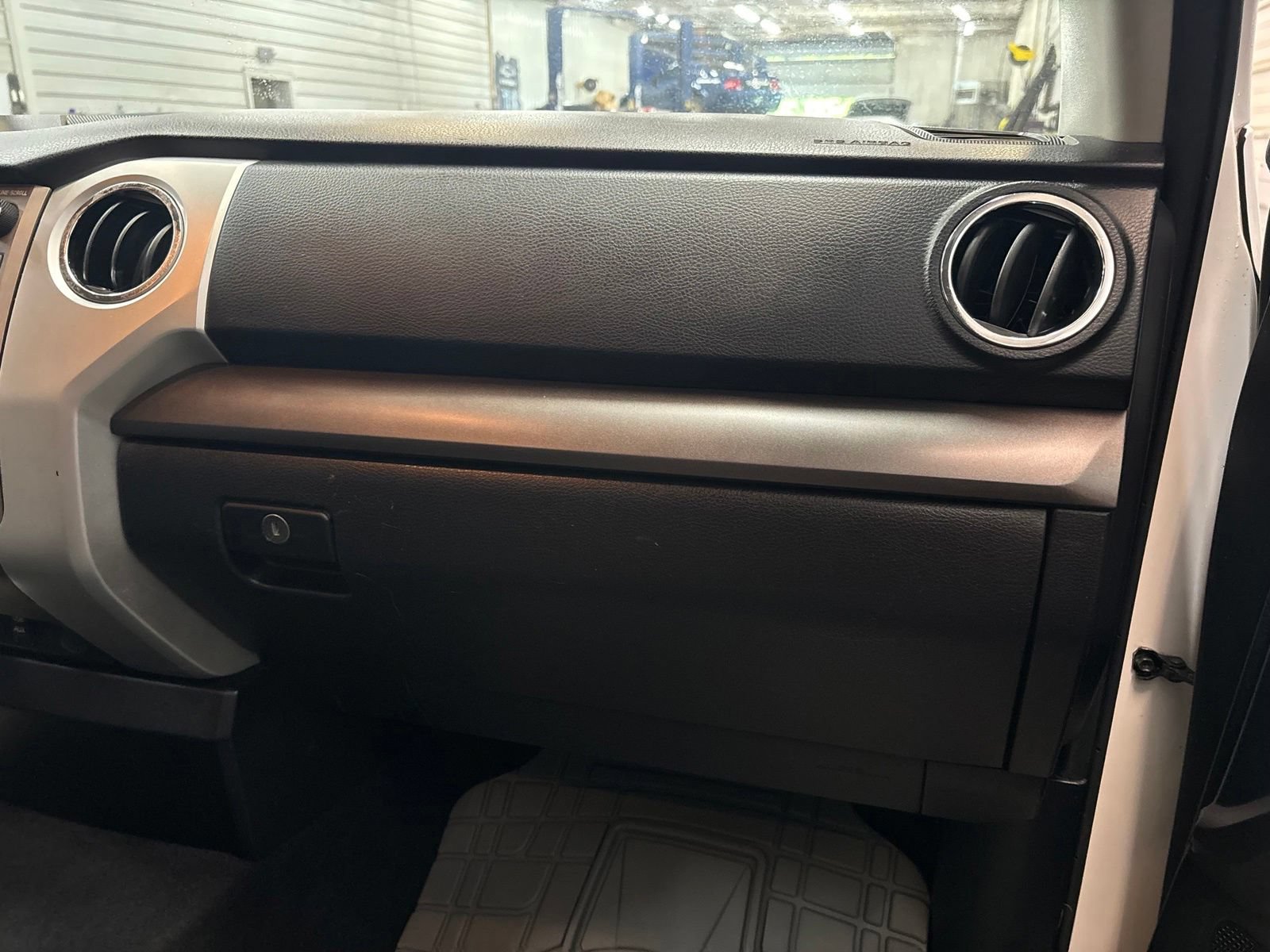 Used 2015 Toyota Tundra SR5 AWD/4WD image 30
