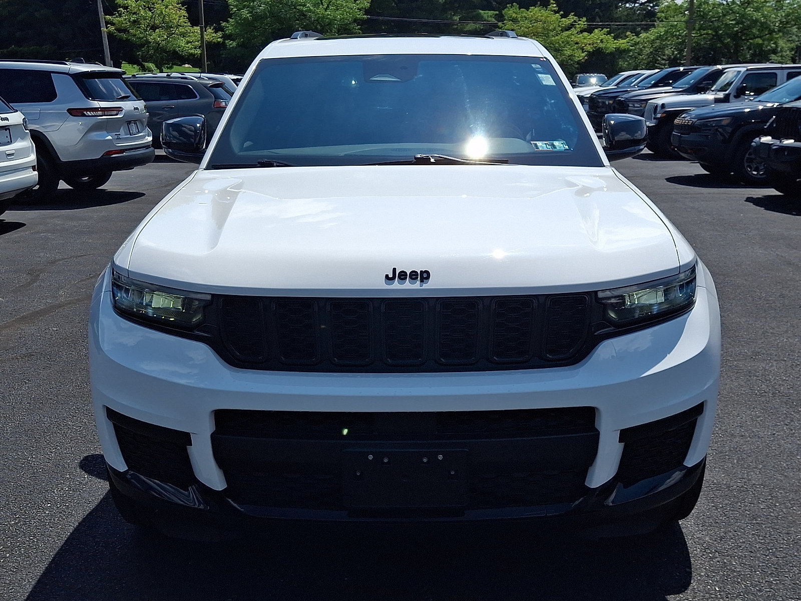 Used 2023 Jeep Grand Cherokee L Laredo AWD/4WD image 2