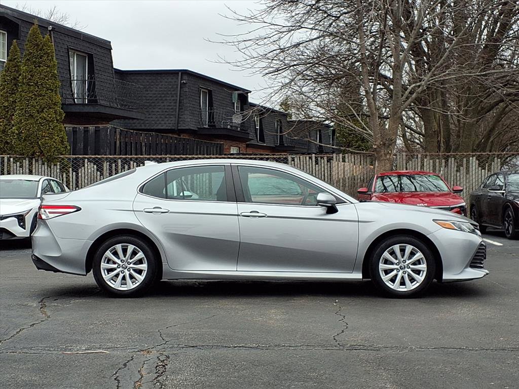 Used 2019 Toyota Camry LE image 2
