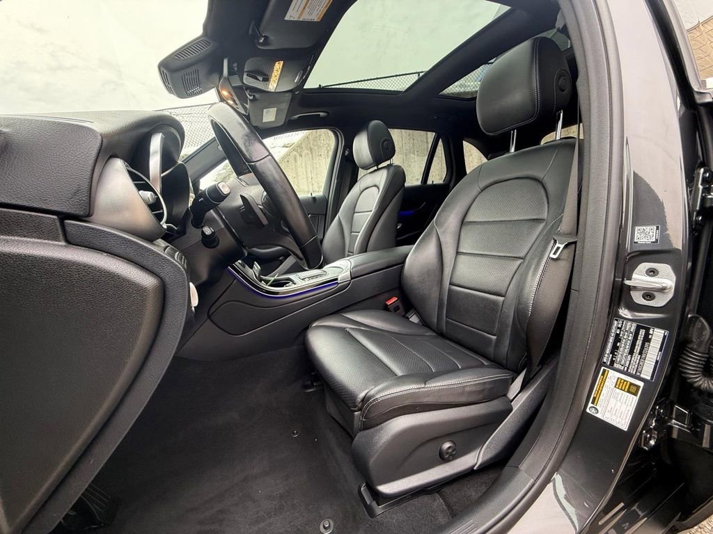 Used 2022 Mercedes-Benz GLC 300 4MATIC image 15
