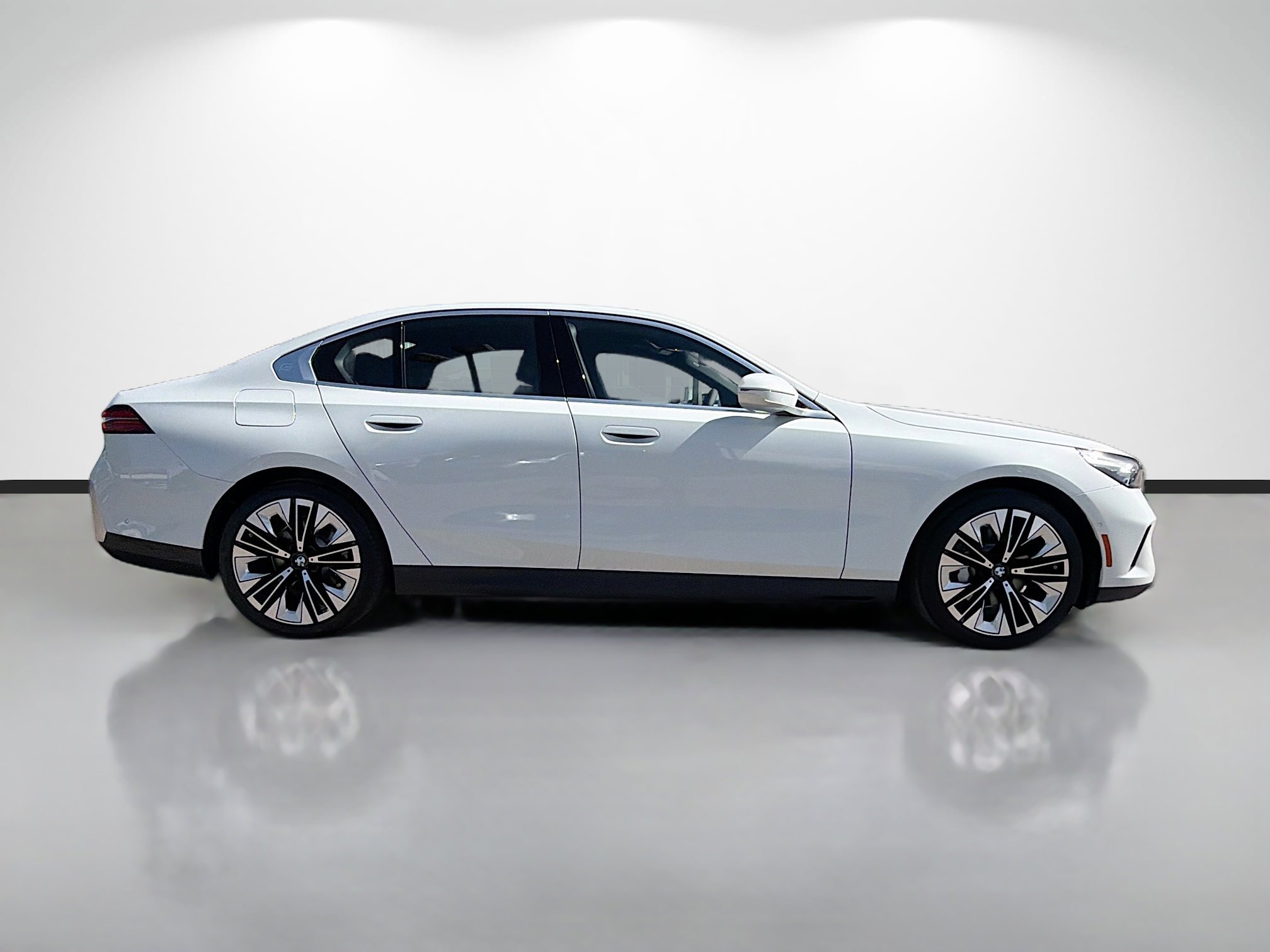 New 2026 BMW 530i RWD image 2
