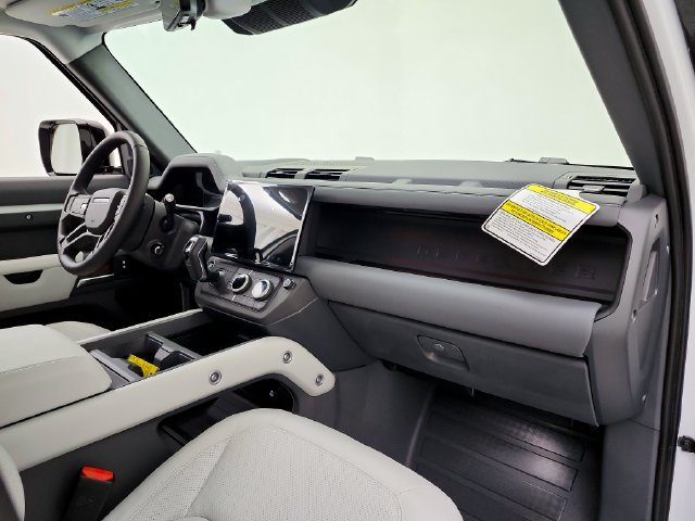 New 2026 Land Rover Defender 130 X-Dynamic SE AWD/4WD image 17