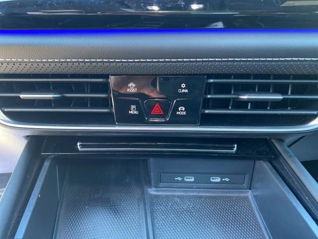 Used 2024 Volkswagen Atlas Cross Sport SEL Premium R-Line image 22