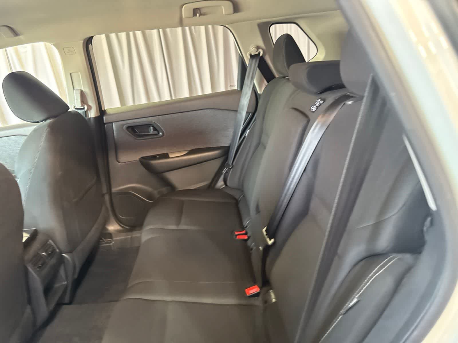 Used 2023 Nissan Rogue S AWD/4WD image 18