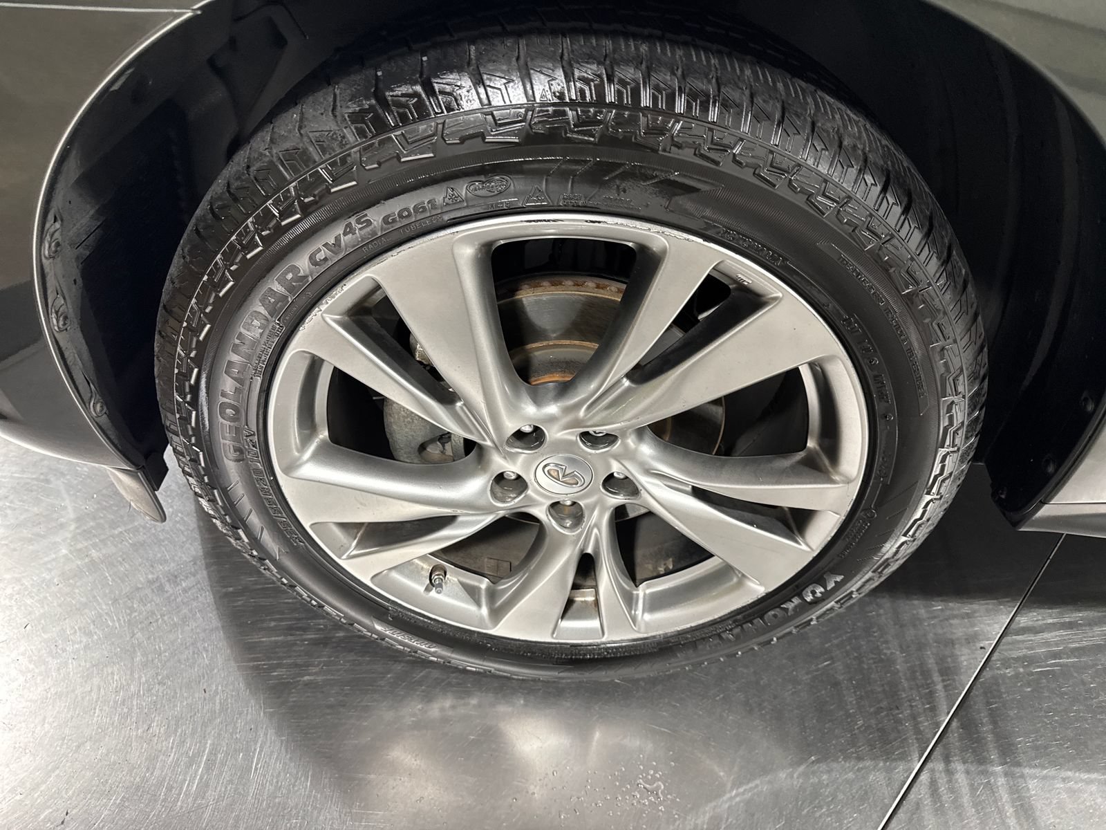 Used 2013 INFINITI JX35 AWD w/ Premium Pkg image 2