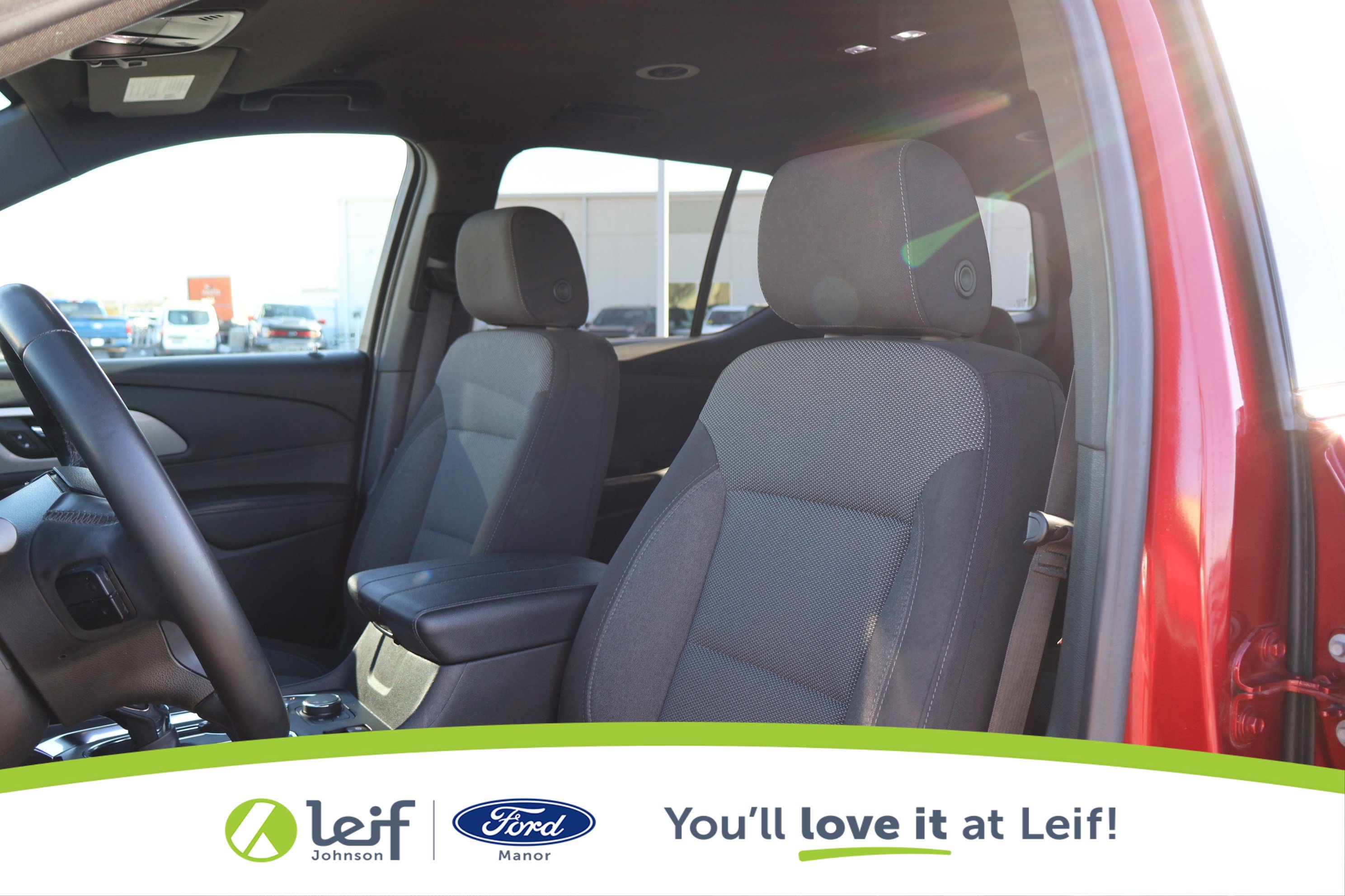 Used 2023 Chevrolet Traverse LT image 12