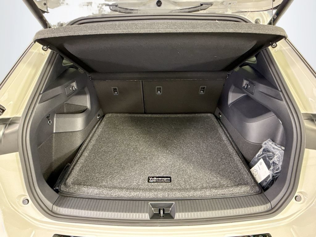 New 2026 Volkswagen Tiguan SE R-Line FWD image 26