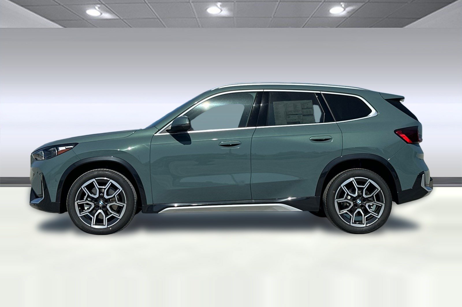 New 2027 BMW X1 xDrive28i AWD/4WD image 2