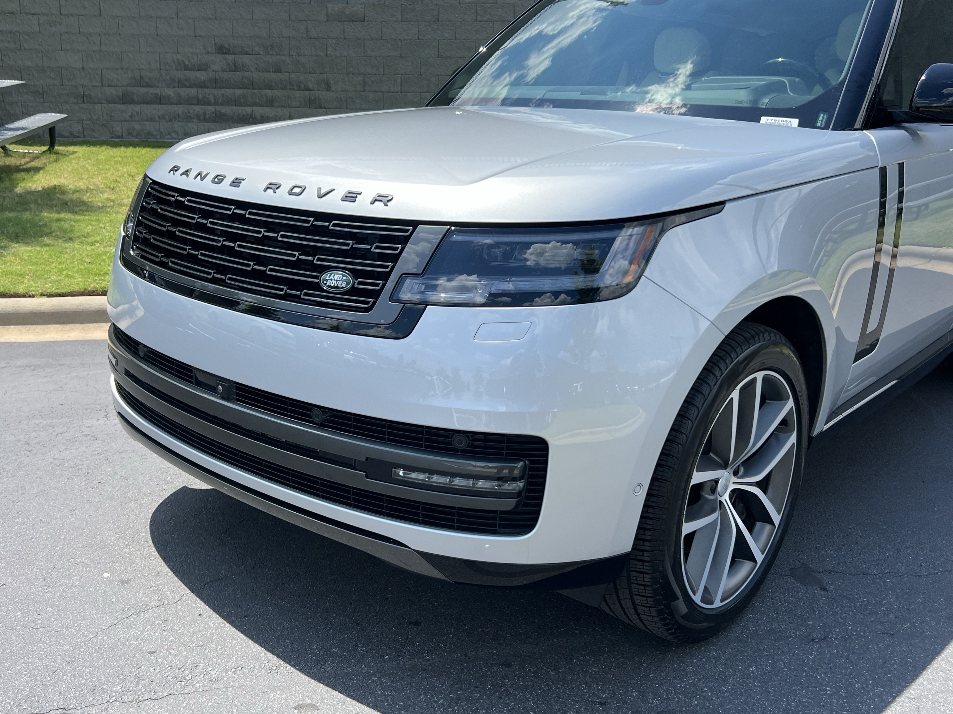 Certified 2025 Land Rover Range Rover SE AWD/4WD image 11