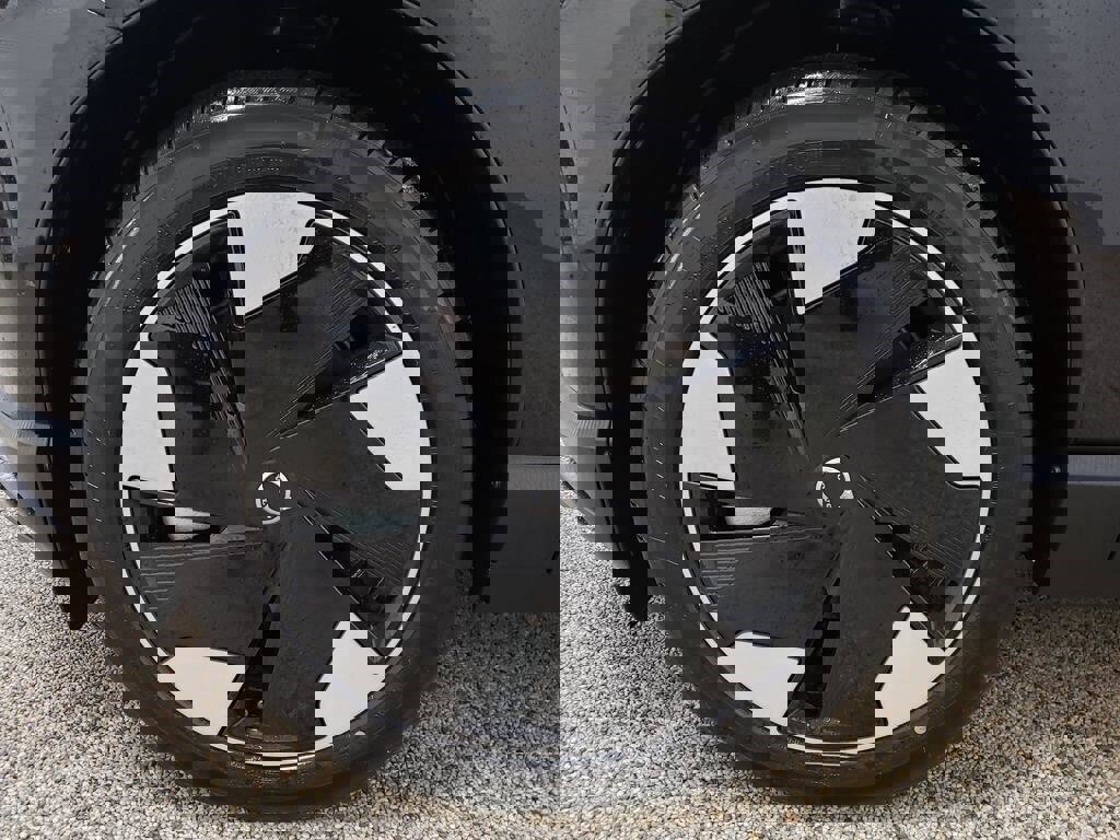 New 2025 Volvo EX30 Ultra w/ Protection Package Premier image 12