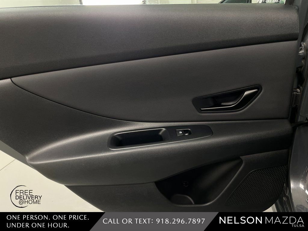 Used 2025 Hyundai Elantra Sport FWD image 31