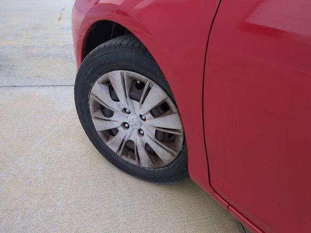 Used 2014 Toyota Yaris L image 8