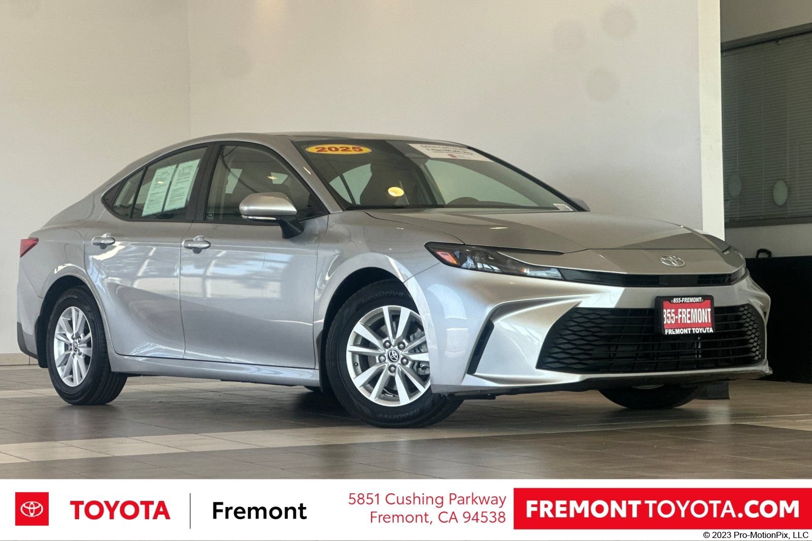 Used 2025 Toyota Camry LE FWD image 1
