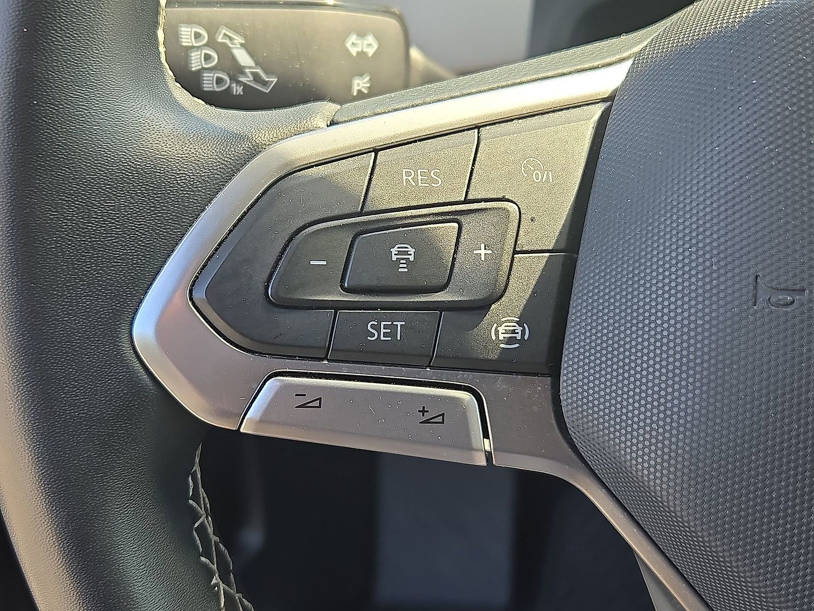 Used 2022 Volkswagen Atlas Cross Sport SE image 23