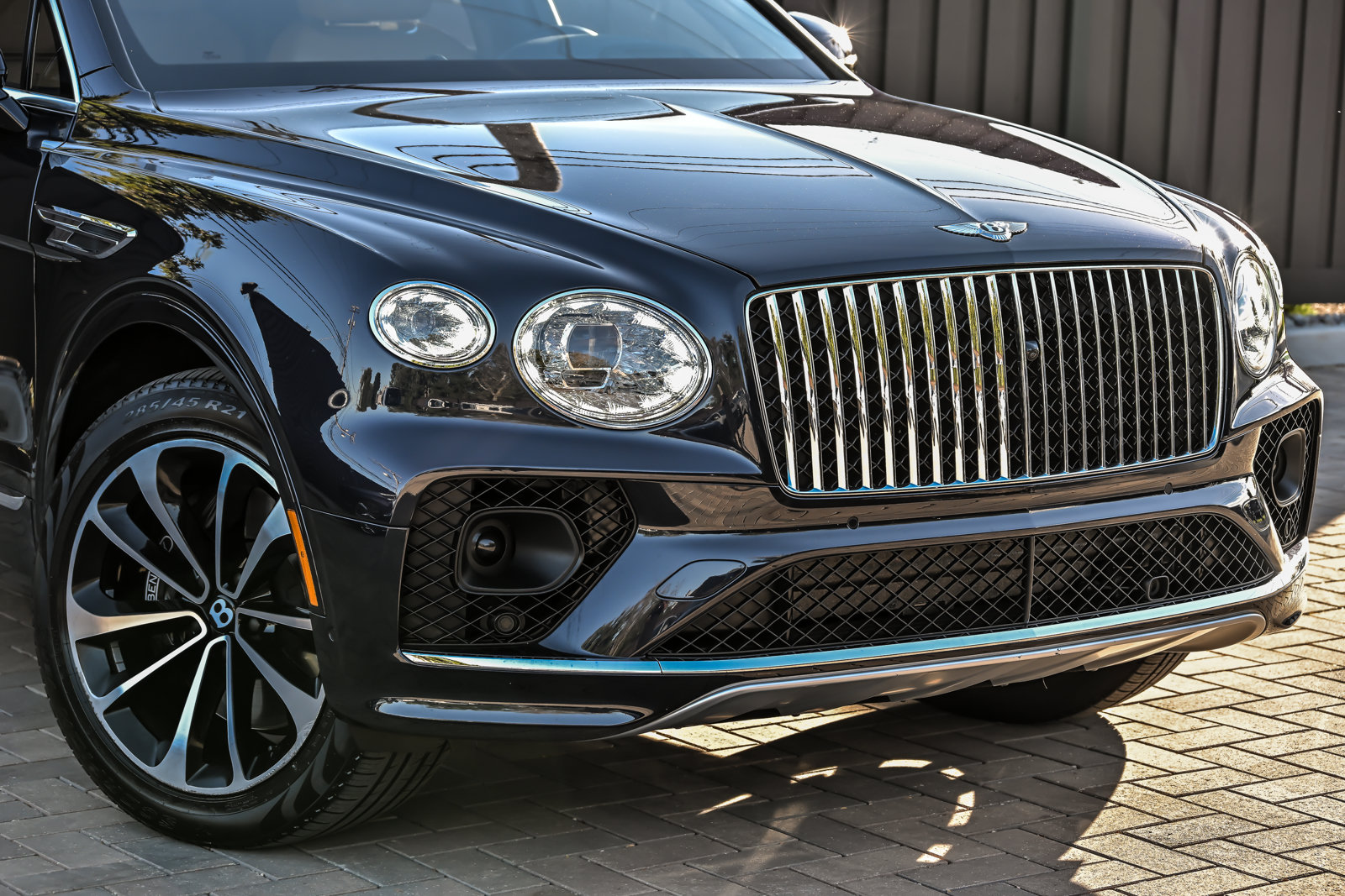 Certified 2023 Bentley Bentayga Extended Wheelbase AWD/4WD image 2