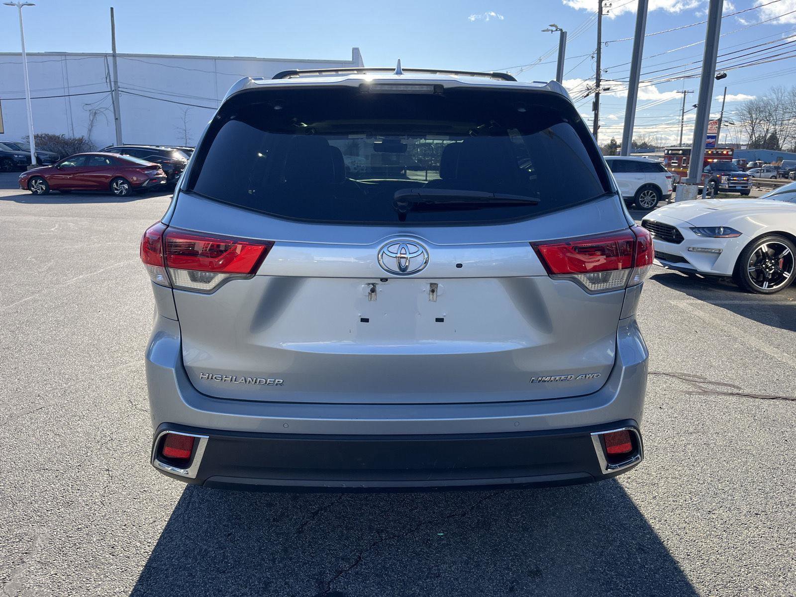 Used 2019 Toyota Highlander Limited image 4