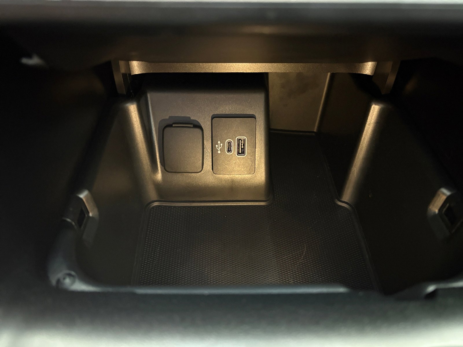Used 2025 Ford Explorer Active RWD image 18
