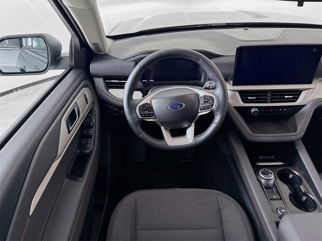 Used 2025 Ford Explorer Active image 4