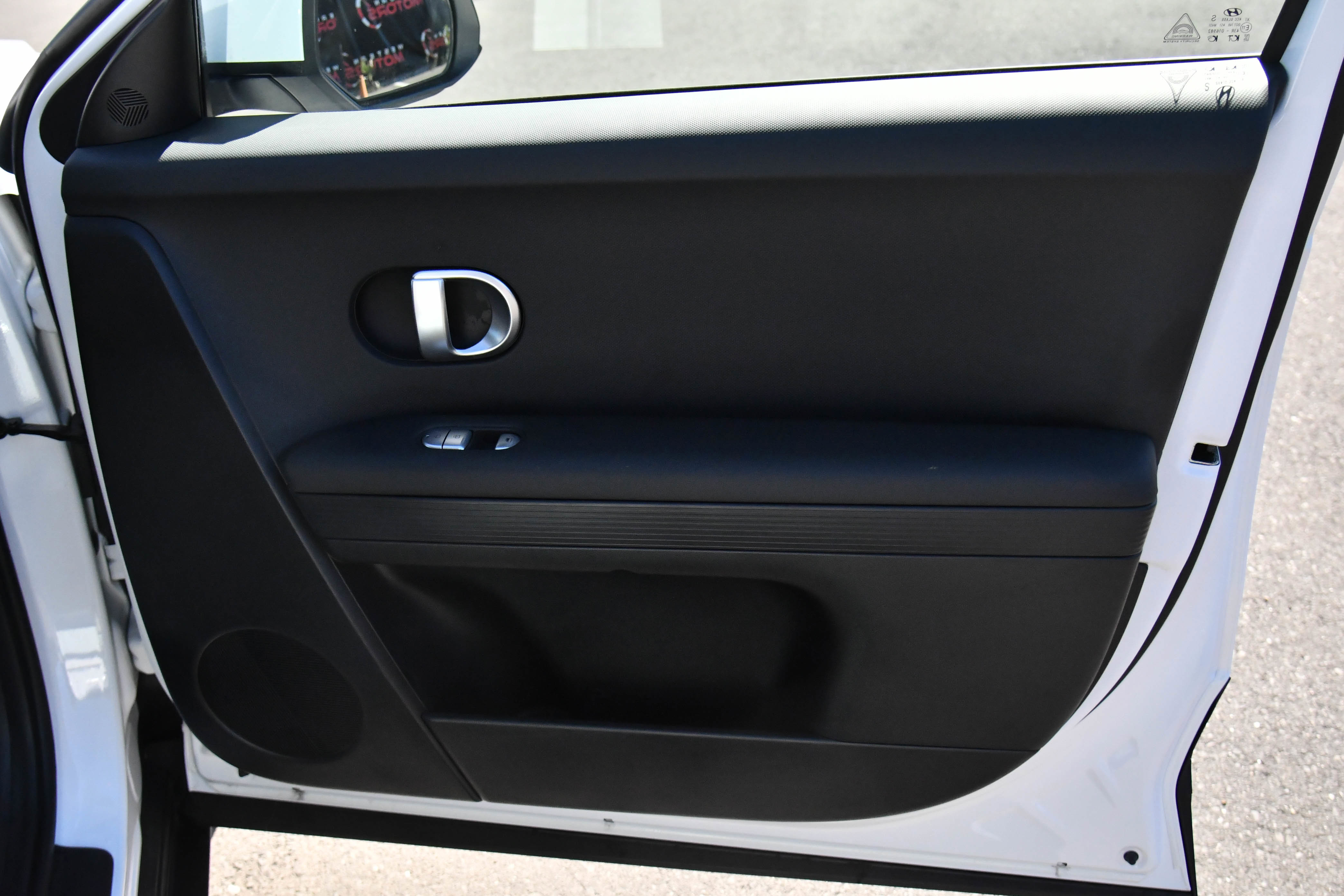 Used 2024 Hyundai Ioniq 5 SE image 45