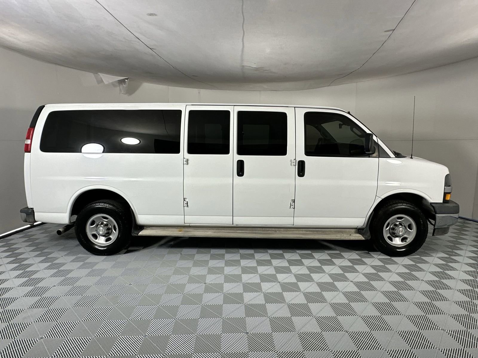 Used 2019 Chevrolet Express 3500 LT w/ LT Preferred Equipment Group RWD image 9