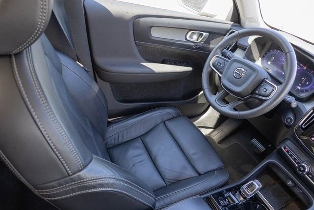 Used 2024 Volvo XC40 B5 Plus image 22