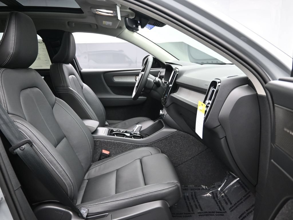 Used 2025 Volvo XC40 B5 Ultra w/ Climate Package AWD/4WD image 37