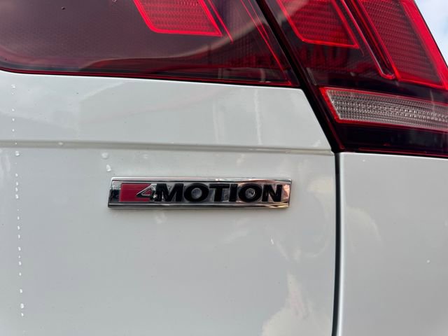 Used 2020 Volkswagen Tiguan SE w/ Panoramic Sunroof Package image 9