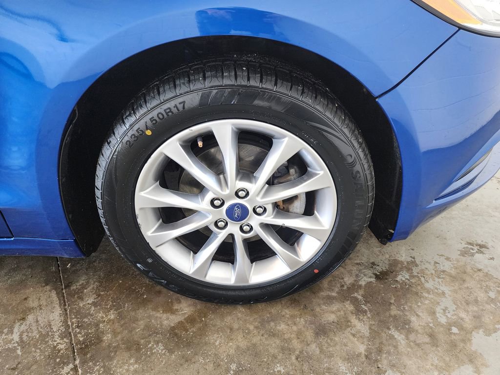 Used 2017 Ford Fusion SE FWD image 36